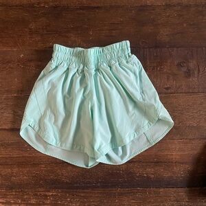 Lululemon Athletica Green Athletic Shorts Lightweight Moisture-Wicking